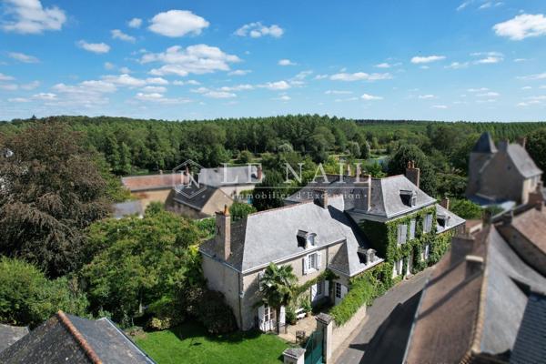 Grande demeure et son parc au coeur d'un village de caractère en Sarthe