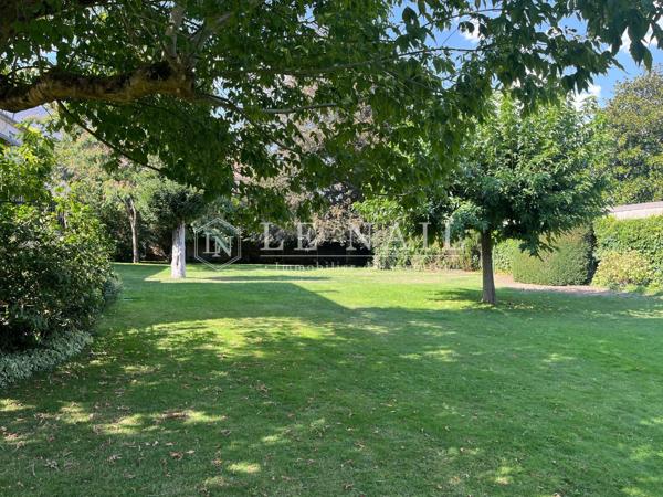 Grande demeure et son parc au coeur d'un village de caractère en Sarthe