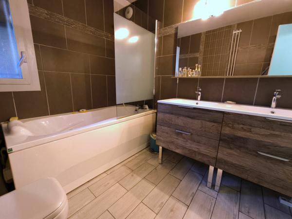 Appartement à vendre    4 pièces • 103 m2 Nîmes