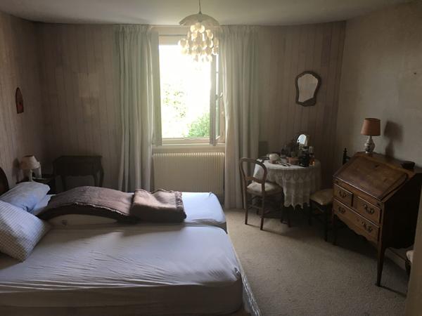 ROCHEFORT Maison ville Quartier Gambetta 3 chambres+ bureau, garage et un jardin clos.