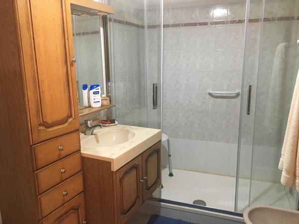 ROCHEFORT Maison ville Quartier Gambetta 3 chambres+ bureau, garage et un jardin clos.