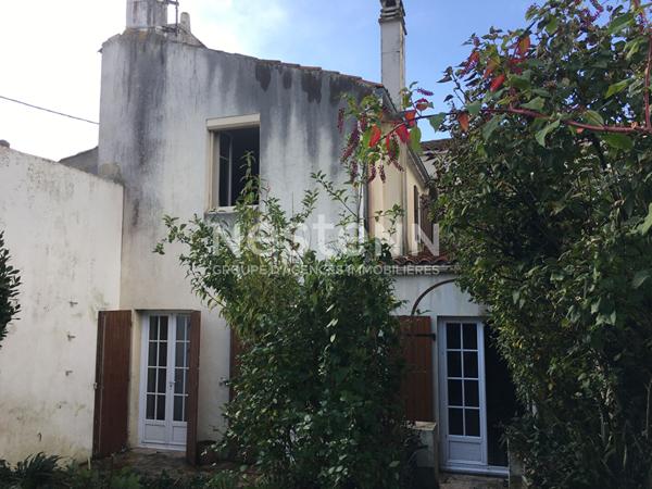 ROCHEFORT Maison ville Quartier Gambetta 3 chambres+ bureau, garage et un jardin clos.