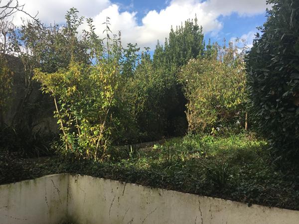 ROCHEFORT Maison ville Quartier Gambetta 3 chambres+ bureau, garage et un jardin clos.