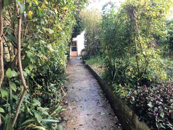 ROCHEFORT Maison ville Quartier Gambetta 3 chambres+ bureau, garage et un jardin clos.