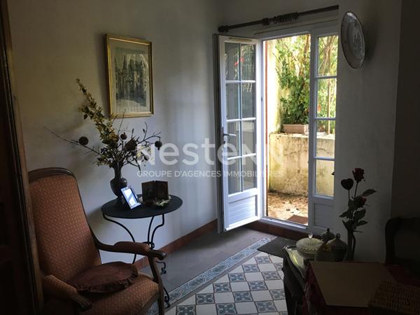 ROCHEFORT Maison ville Quartier Gambetta 3 chambres+ bureau, garage et un jardin clos.