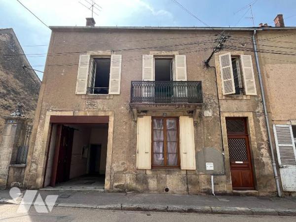 A VENDRE à L'ISLE SUR SEREIN (89440), proche des commerces de proximité, Une maison d'habitatio...