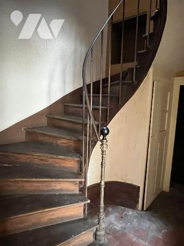 A VENDRE à L'ISLE SUR SEREIN (89440), proche des commerces de proximité, Une maison d'habitatio...