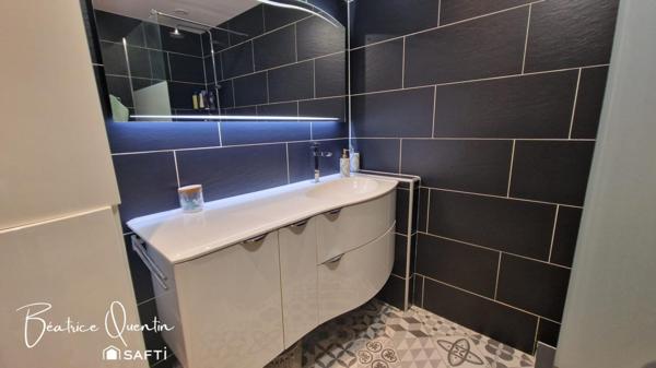 Maison familiale avec sous-sol total et terrasse