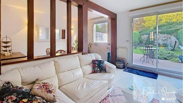 Maison familiale avec sous-sol total et terrasse