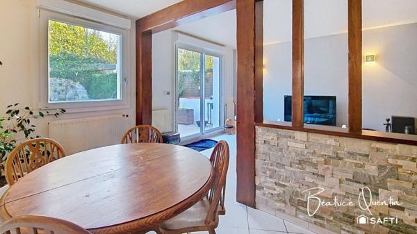 Maison familiale avec sous-sol total et terrasse