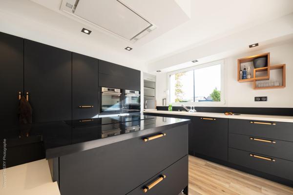 Somptueuse villa dans une cadre exceptionnel, excellent état général, prestations haut de gamme, performances énergétiques au top !