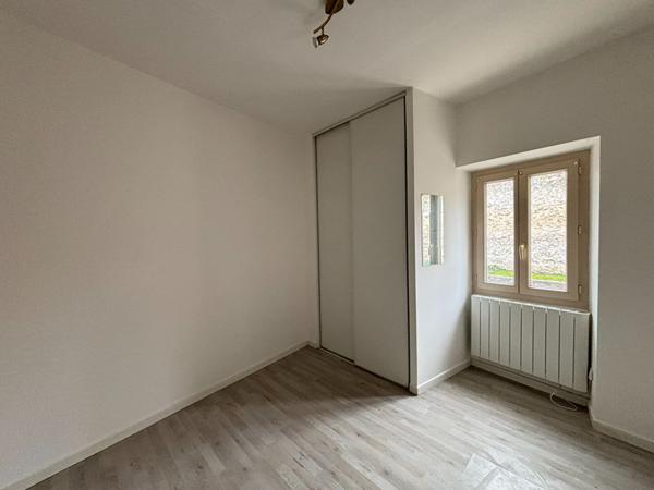 Charmante maison entièrement rénovée, située dans un quartier paisible de La commune du Lude