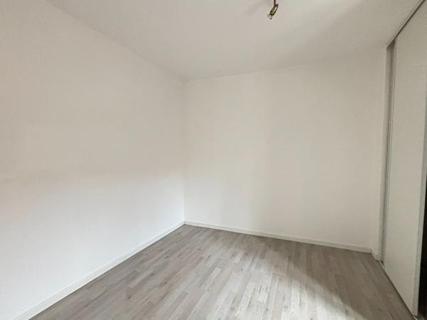 Charmante maison entièrement rénovée, située dans un quartier paisible de La commune du Lude