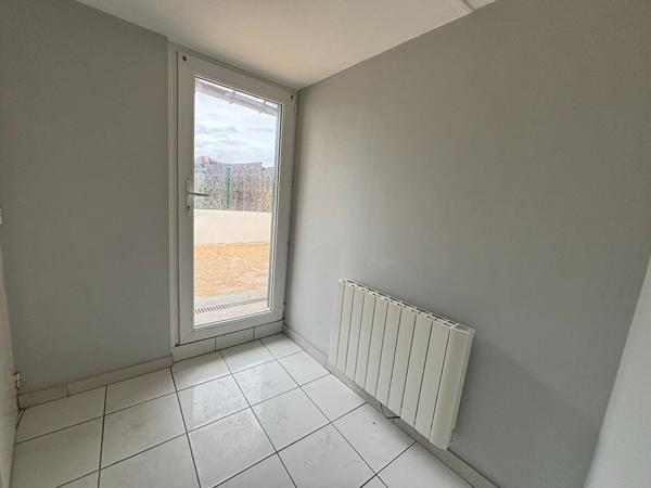 Charmante maison entièrement rénovée, située dans un quartier paisible de La commune du Lude