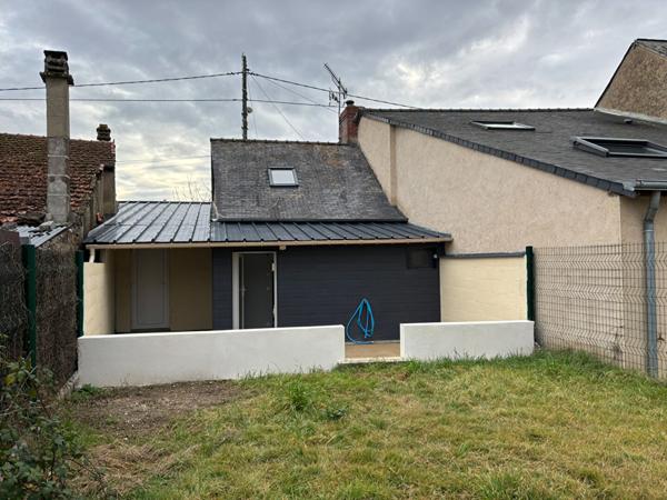Charmante maison entièrement rénovée, située dans un quartier paisible de La commune du Lude
