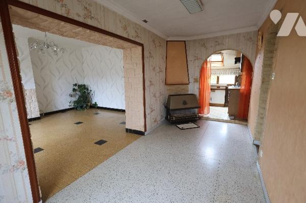 Maison individuelle idéale pour famille ou projet de deux logements – Garage et terrain clos.