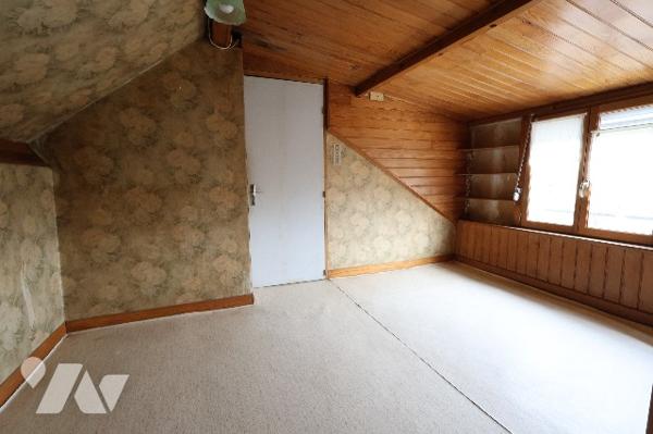 Maison individuelle idéale pour famille ou projet de deux logements – Garage et terrain clos.