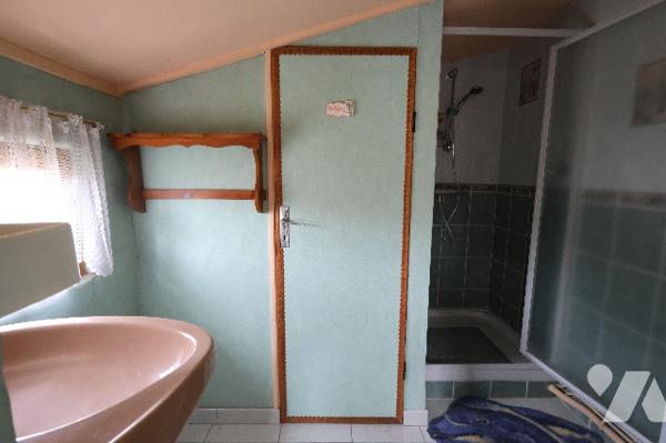 Maison individuelle idéale pour famille ou projet de deux logements – Garage et terrain clos.