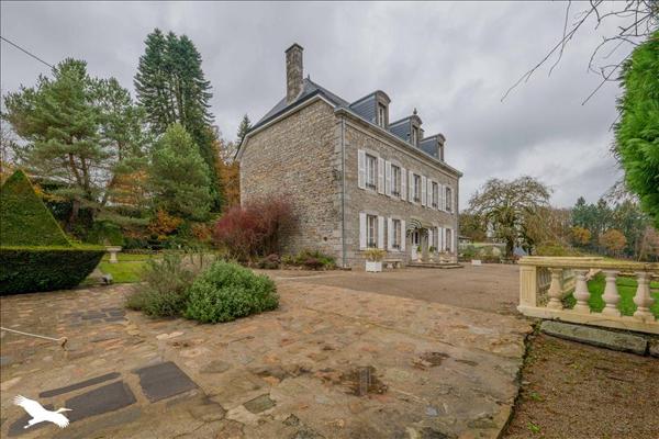 Maison à vendre |  Ussel |  15 pièces | 677 m²