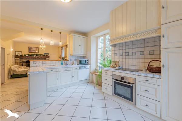 Maison à vendre |  Ussel |  15 pièces | 677 m²