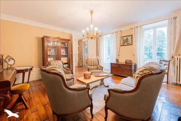 Maison à vendre |  Ussel |  15 pièces | 677 m²