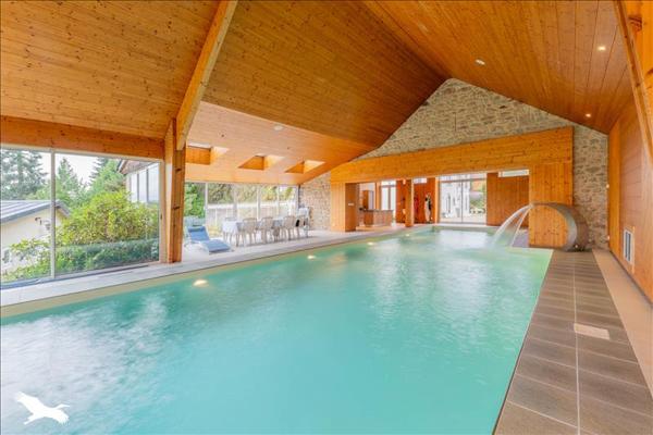 Maison à vendre |  Ussel |  15 pièces | 677 m²