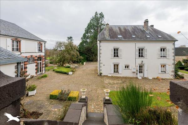Maison à vendre |  Ussel |  15 pièces | 677 m²