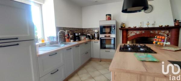 Maison 4 pièces de 144 m² à SAINT-MARTIN-DE-LANDELLES (50730)