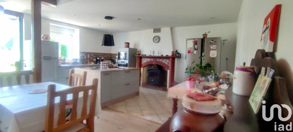 Maison 4 pièces de 144 m² à SAINT-MARTIN-DE-LANDELLES (50730)