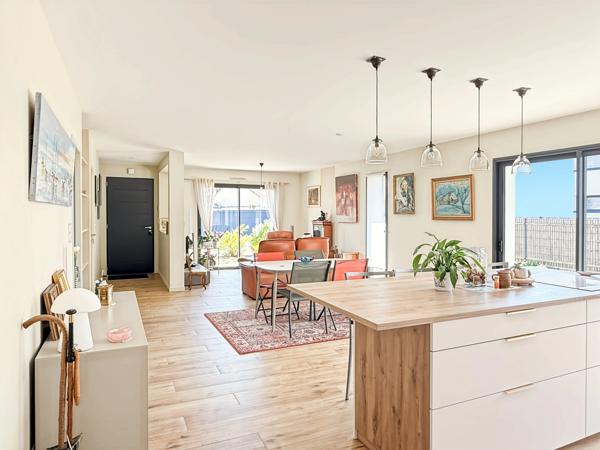 PORNIC SECTEUR RESIDENTIEL - MAISON PLAIN-PIED CONTEMPORAINE 3 CHAMBRES - JARDIN CLOS