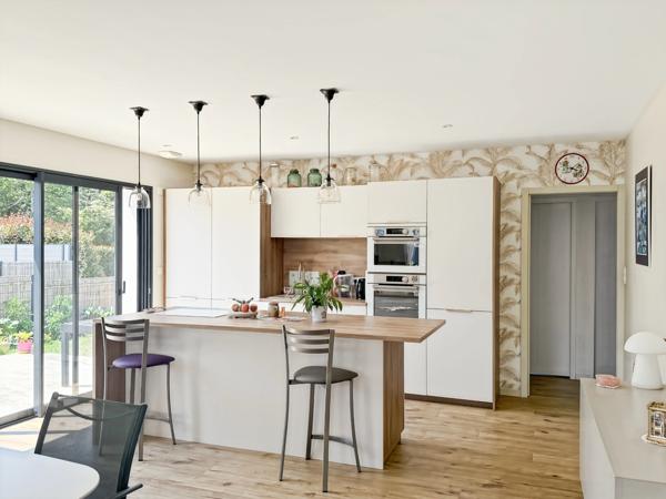 PORNIC SECTEUR RESIDENTIEL - MAISON PLAIN-PIED CONTEMPORAINE 3 CHAMBRES - JARDIN CLOS