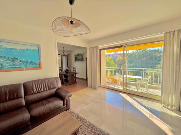 Appartement à vendre 5 pièces MARSEILLE 9EME ARRONDISSEMENT, avec terrasse, balcon, vue dégagée. cave. Stationnements libres et possibilité box