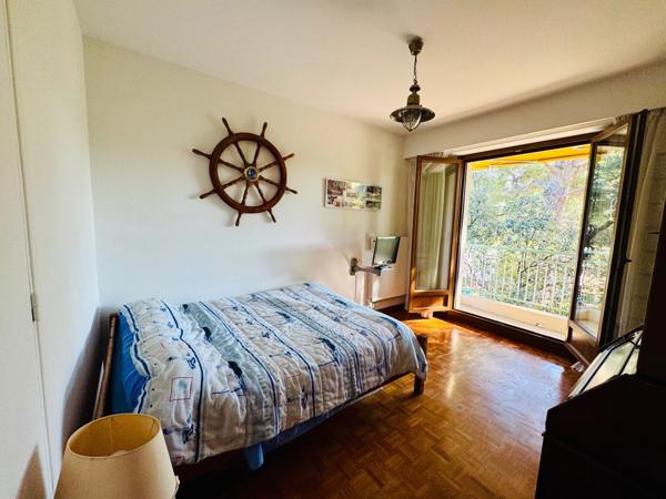 Appartement à vendre 5 pièces MARSEILLE 9EME ARRONDISSEMENT, avec terrasse, balcon, vue dégagée. cave. Stationnements libres et possibilité box