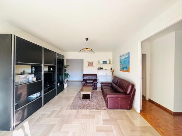 Appartement à vendre 5 pièces MARSEILLE 9EME ARRONDISSEMENT, avec terrasse, balcon, vue dégagée. cave. Stationnements libres et possibilité box