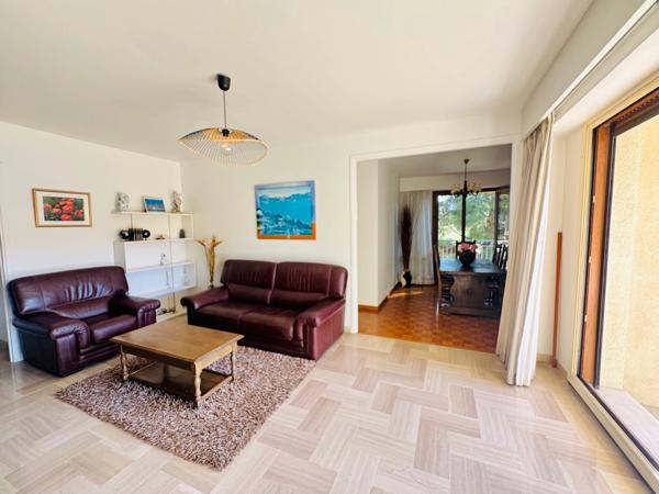 Appartement à vendre 5 pièces MARSEILLE 9EME ARRONDISSEMENT, avec terrasse, balcon, vue dégagée. cave. Stationnements libres et possibilité box