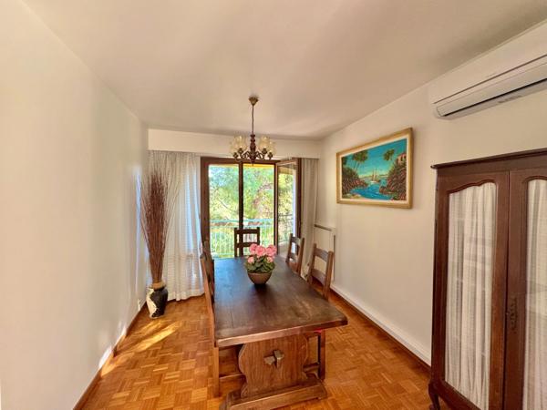 Appartement à vendre 5 pièces MARSEILLE 9EME ARRONDISSEMENT, avec terrasse, balcon, vue dégagée. cave. Stationnements libres et possibilité box