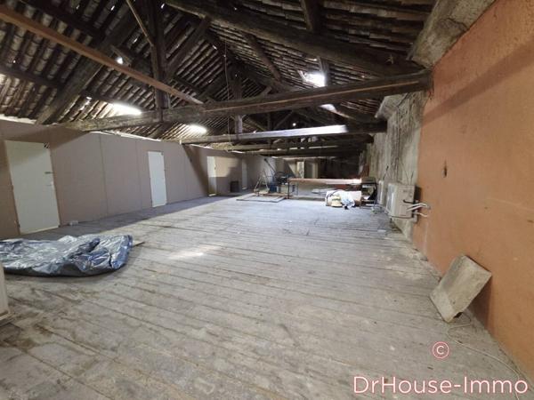 Parking / Box à vendre de 640 m²