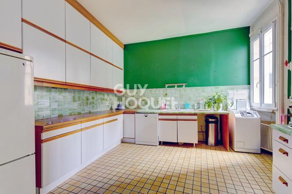 Paris XVI, 171 m2, 6 pièces / 4 chambres.