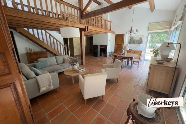 Belle maison familiale de 175 m² sur terrain arboré de 2 963 m² exposé plein sud