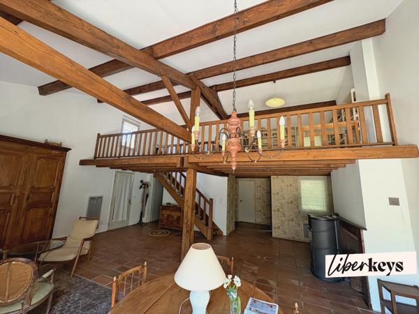 Belle maison familiale de 175 m² sur terrain arboré de 2 963 m² exposé plein sud