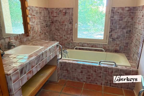 Belle maison familiale de 175 m² sur terrain arboré de 2 963 m² exposé plein sud
