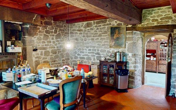 Maison à vendre    7 pièces •  Plouray