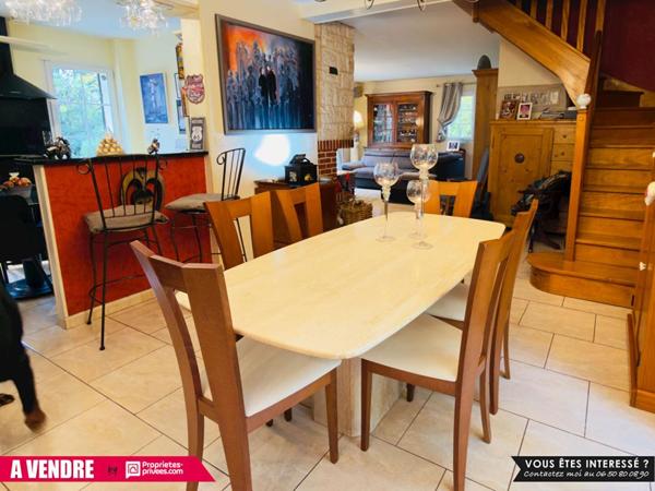 Propriété de 230 m² sur environ 2,5 hectares avec piscine, prairies et cadre paisible