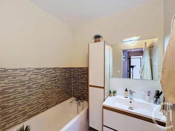 Appartement F4 à vendre  4 pièces - 73,56 m 2   VILLEURBANNE  - 69