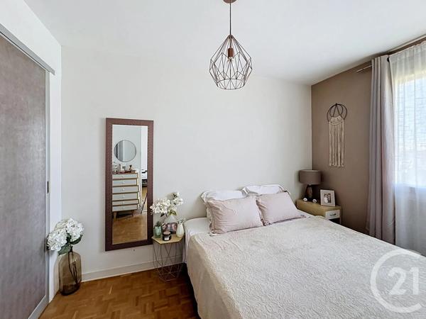 Appartement F4 à vendre  4 pièces - 73,56 m 2   VILLEURBANNE  - 69