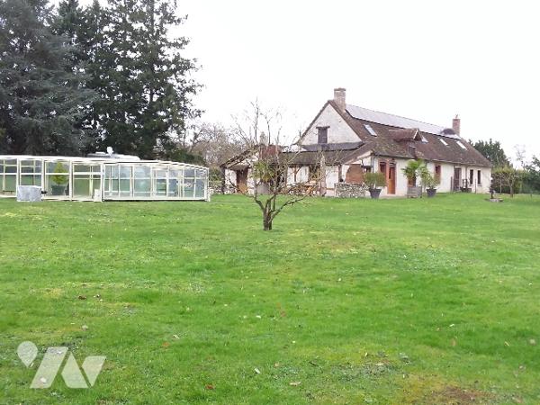 ENSEMBLE IMMOBILIER AVEC PISCINE COUVERTE SUR 8545 M² A 7 MNS DE CONTRES