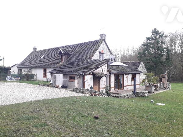 ENSEMBLE IMMOBILIER AVEC PISCINE COUVERTE SUR 8545 M² A 7 MNS DE CONTRES