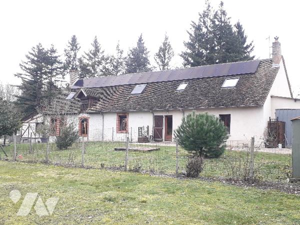 ENSEMBLE IMMOBILIER AVEC PISCINE COUVERTE SUR 8545 M² A 7 MNS DE CONTRES