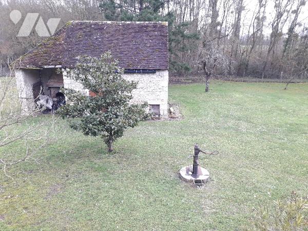 ENSEMBLE IMMOBILIER AVEC PISCINE COUVERTE SUR 8545 M² A 7 MNS DE CONTRES