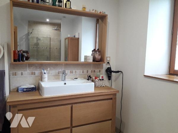 ENSEMBLE IMMOBILIER AVEC PISCINE COUVERTE SUR 8545 M² A 7 MNS DE CONTRES